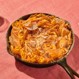Cinnamon Crunch Crinkle Pie baked in a cast iron skillet